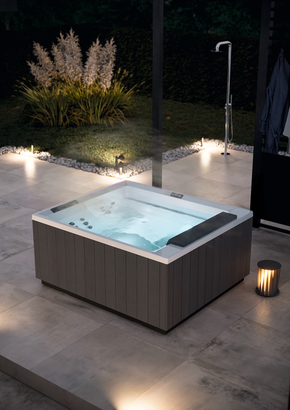 FotoWaarom een outdoor spa juist in de winter zo prettig is